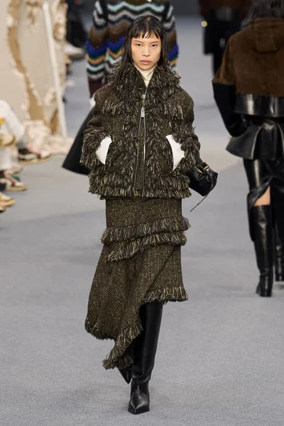 Look 19